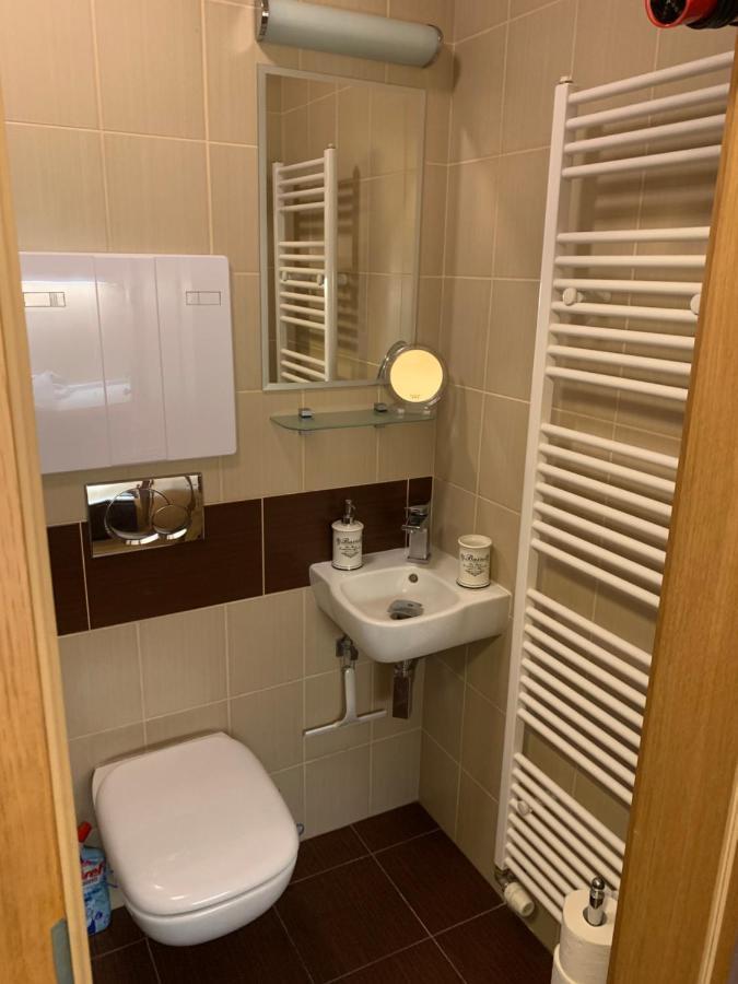 Park - Apartmany Na Prenajom Нове-Место-над-Вагом Екстер'єр фото