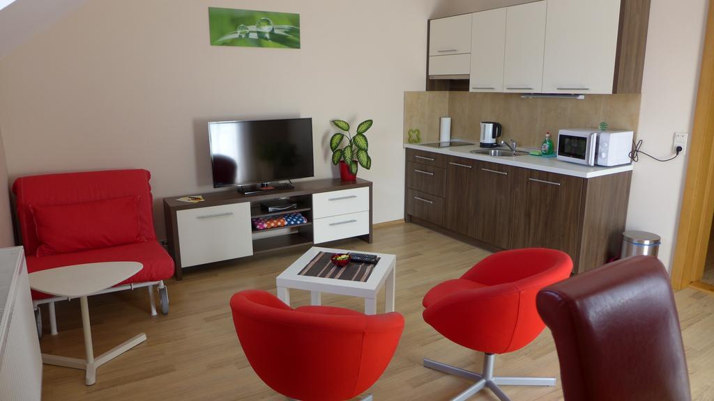 Park - Apartmany Na Prenajom Нове-Место-над-Вагом Екстер'єр фото